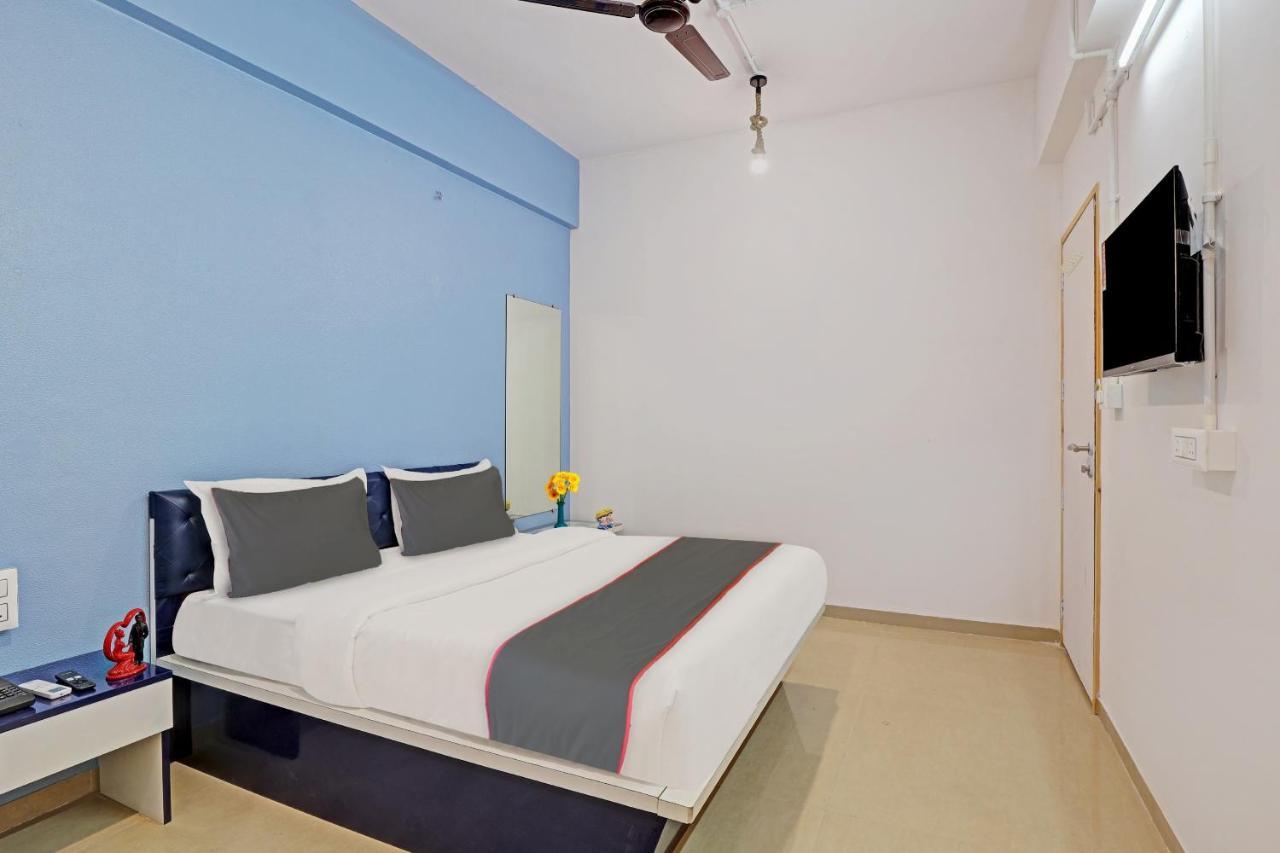 Hotel Solitaire, Best Luxurious Hotel Ac Rooms In Surat Zewnętrze zdjęcie