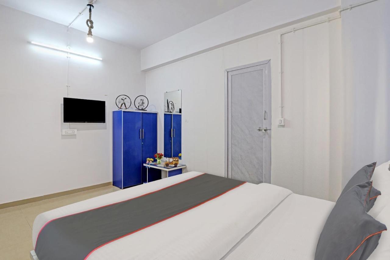 Hotel Solitaire, Best Luxurious Hotel Ac Rooms In Surat Zewnętrze zdjęcie